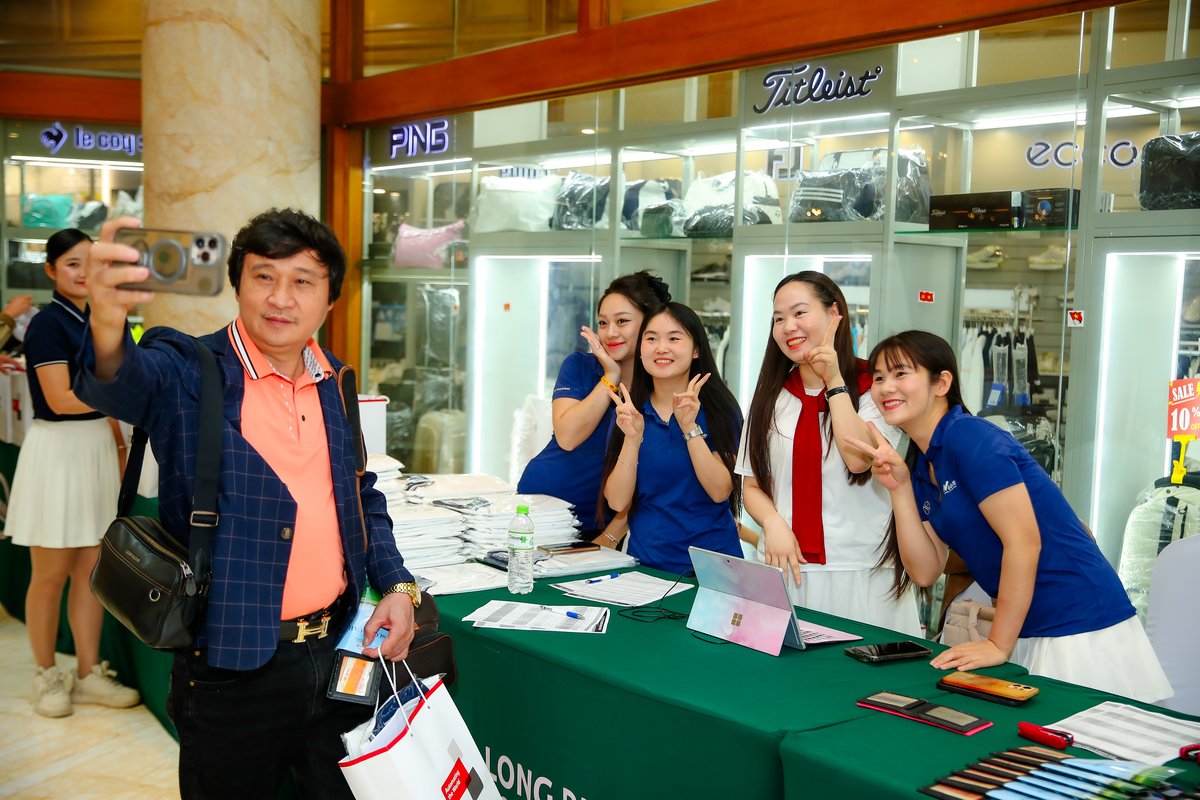 Check In Cùng Các Golfer