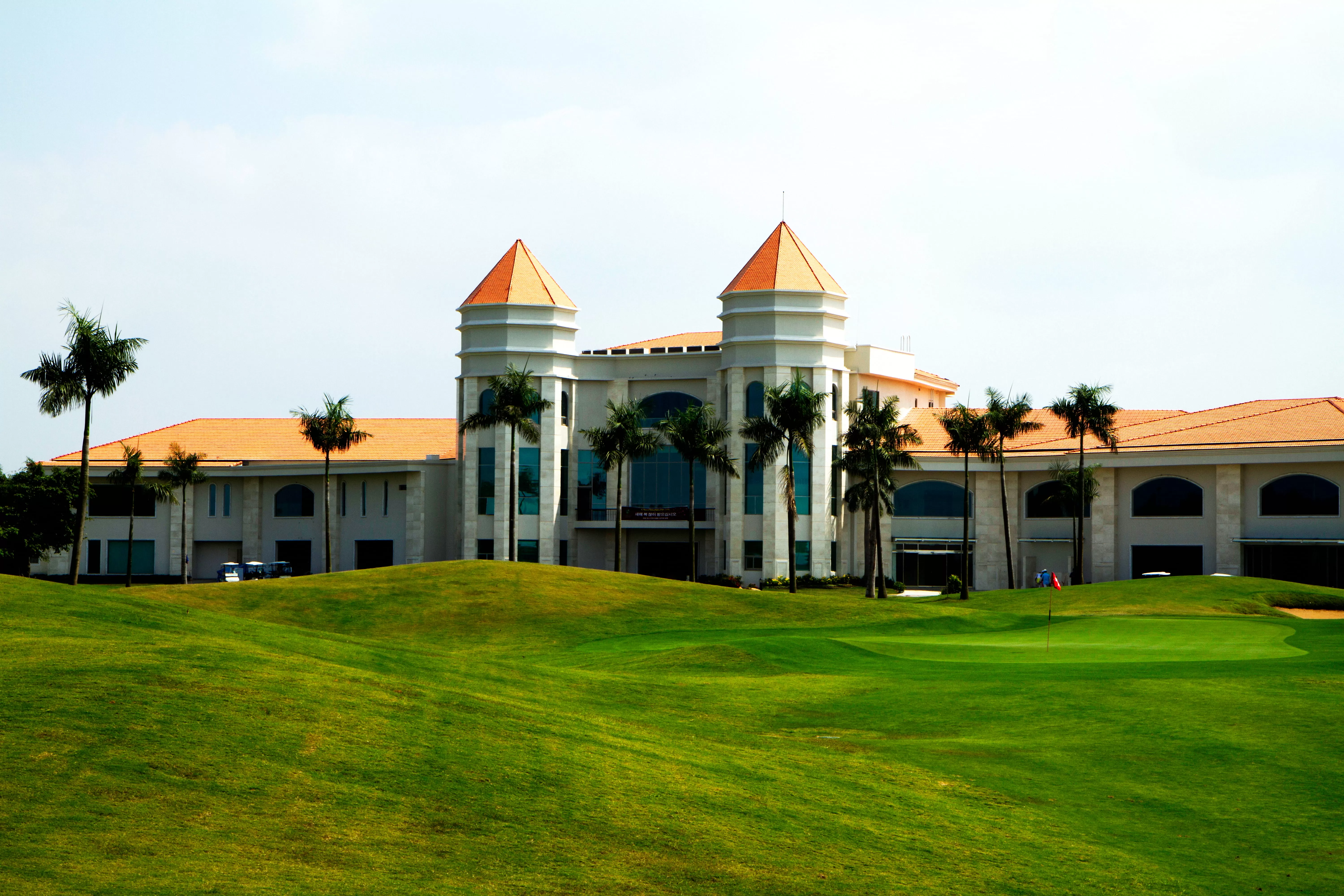 Emerald Country Club