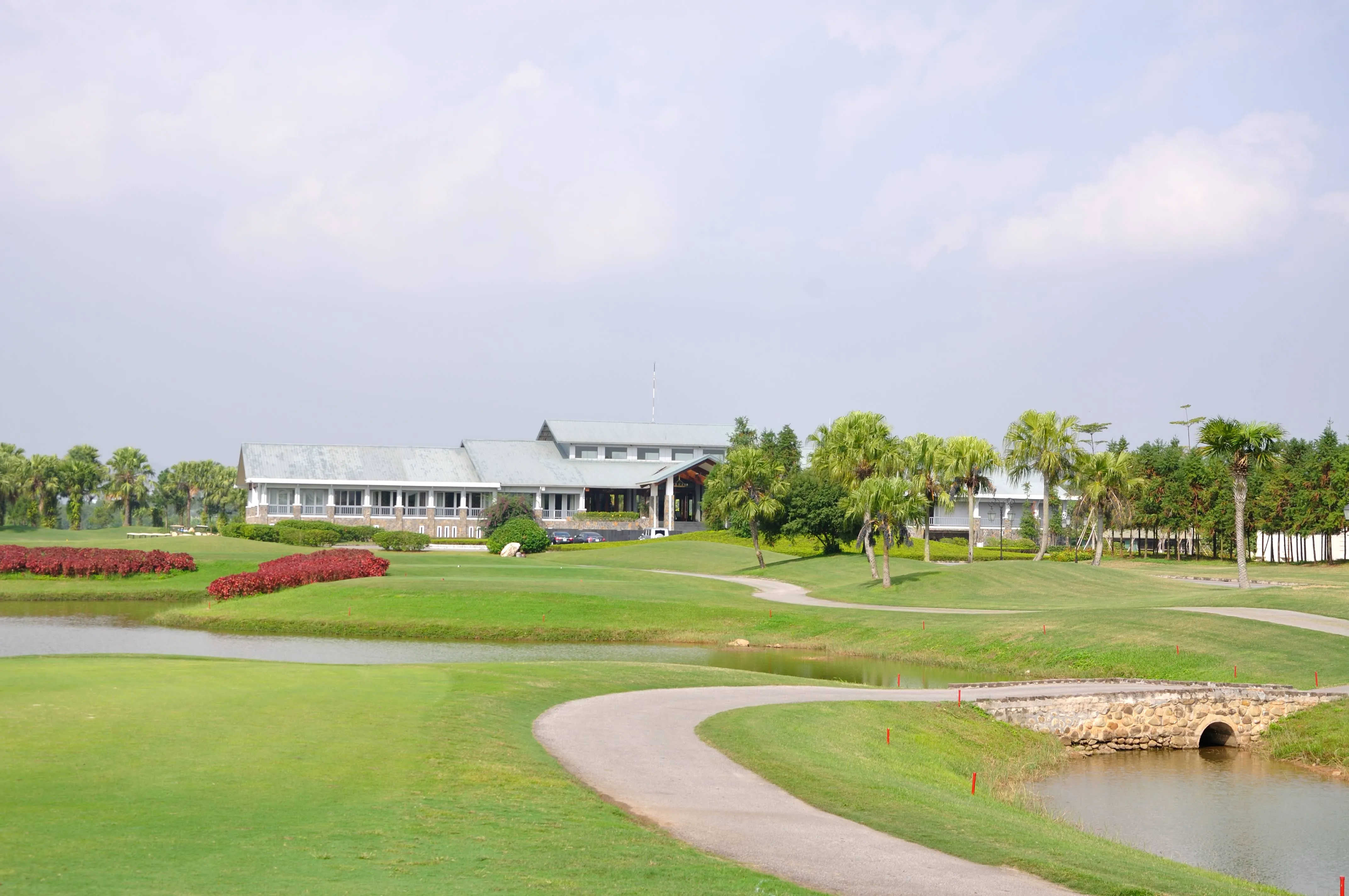 苍鹭湖高尔夫球场及度假村