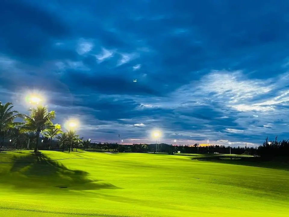 芒青春成高尔夫俱乐部