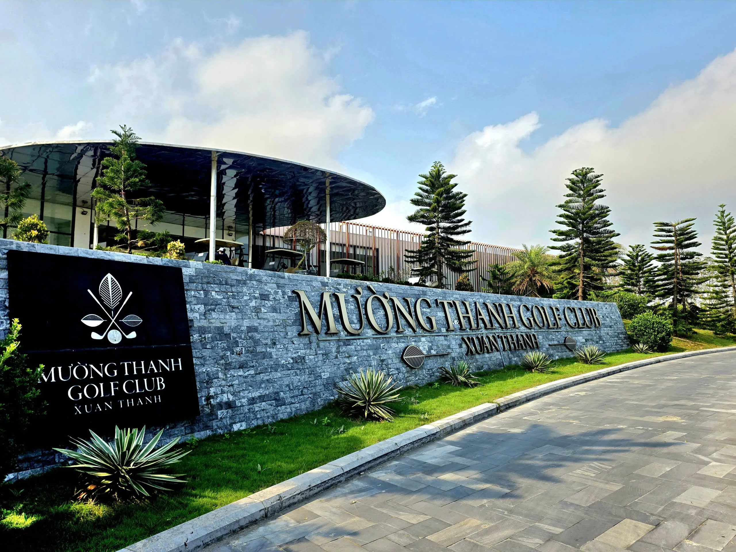 芒青春成高尔夫俱乐部