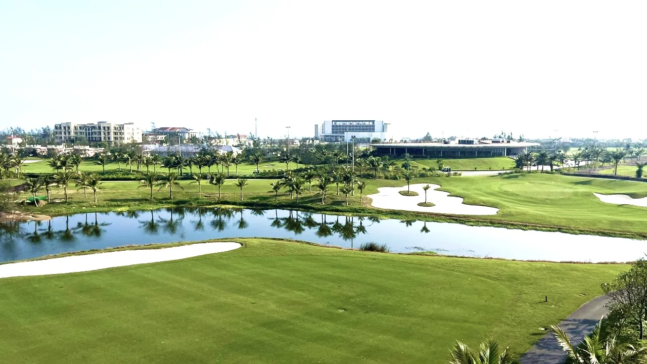 芒青春成高尔夫俱乐部