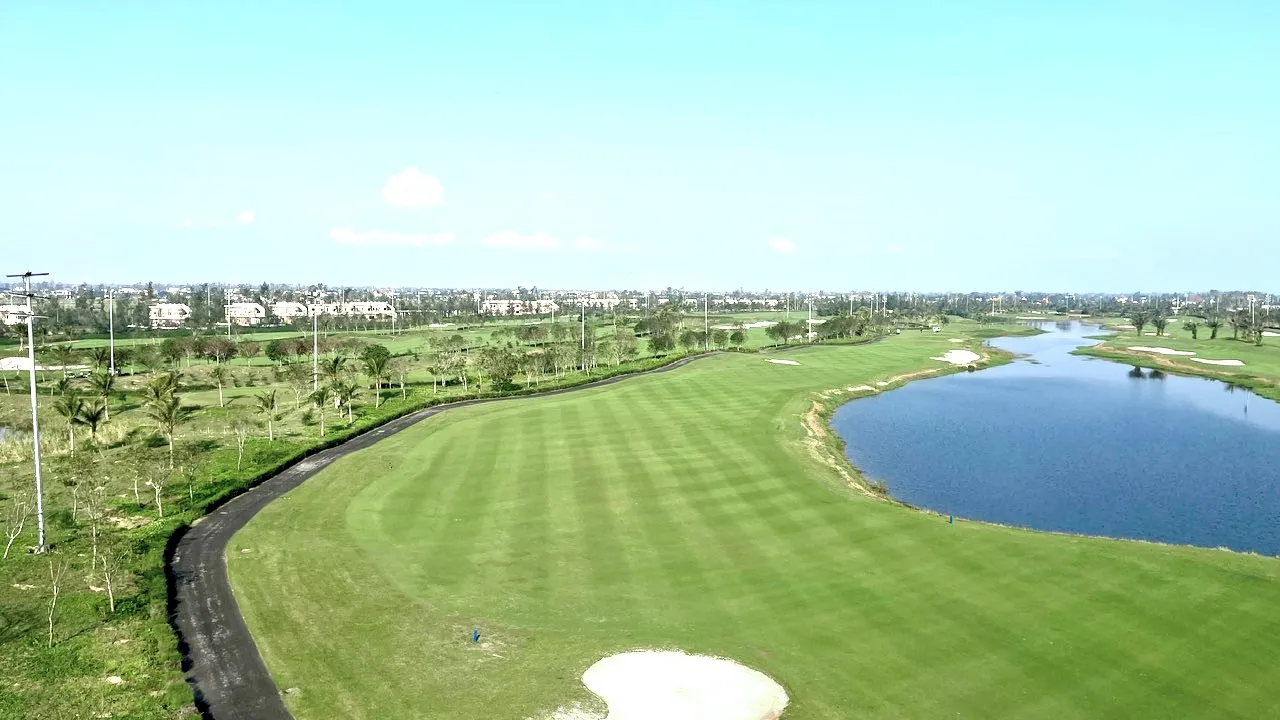 芒青春成高尔夫俱乐部