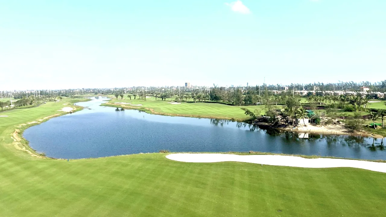 芒青春成高尔夫俱乐部