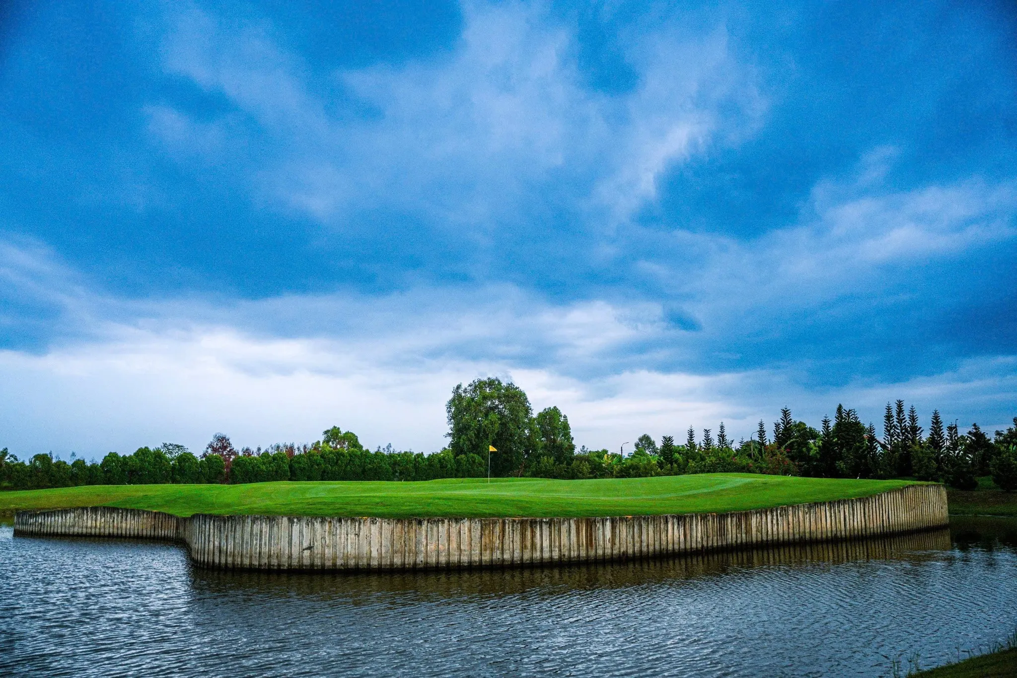 Royal Island Mekong Golf