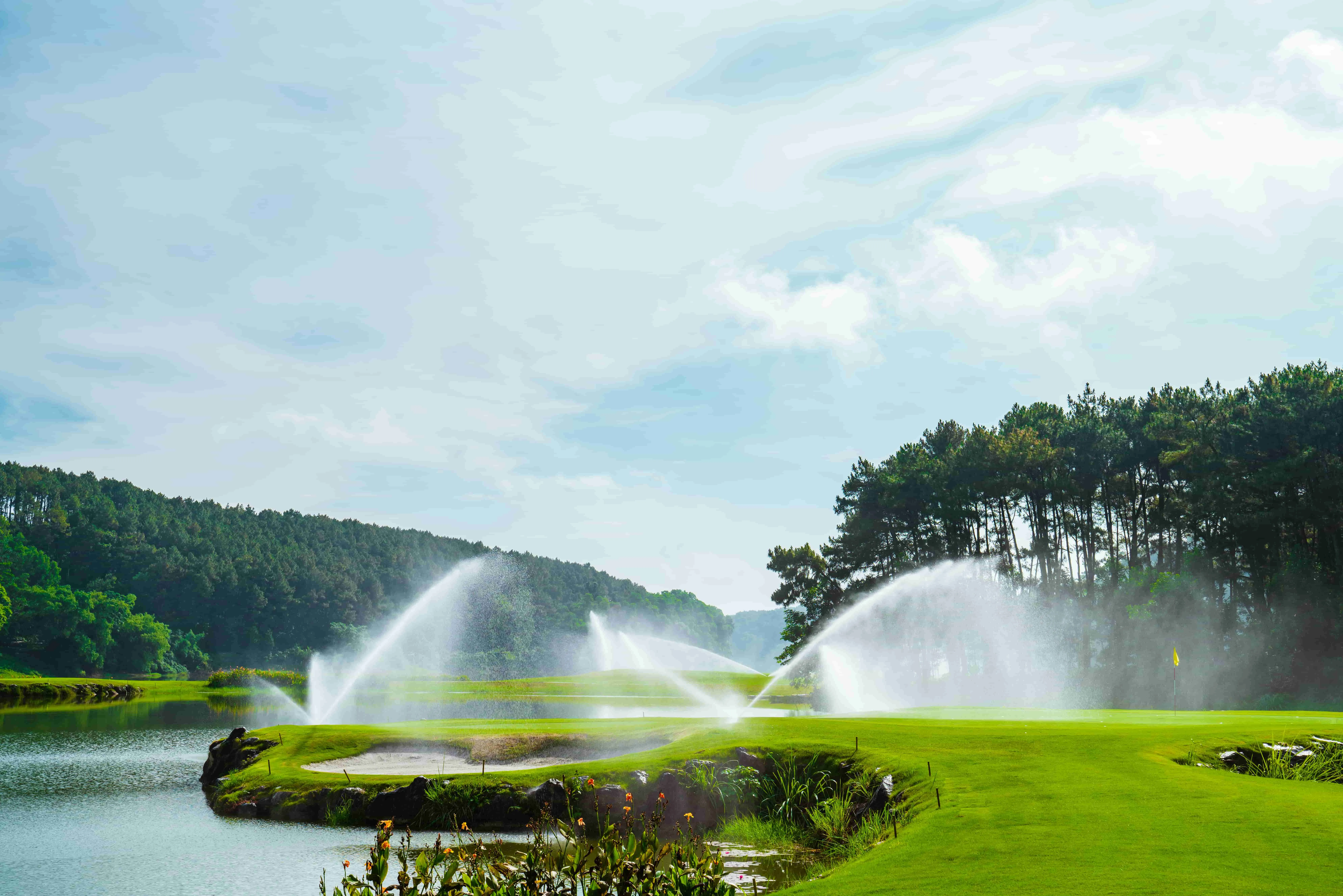 Tràng An Golf & Resort