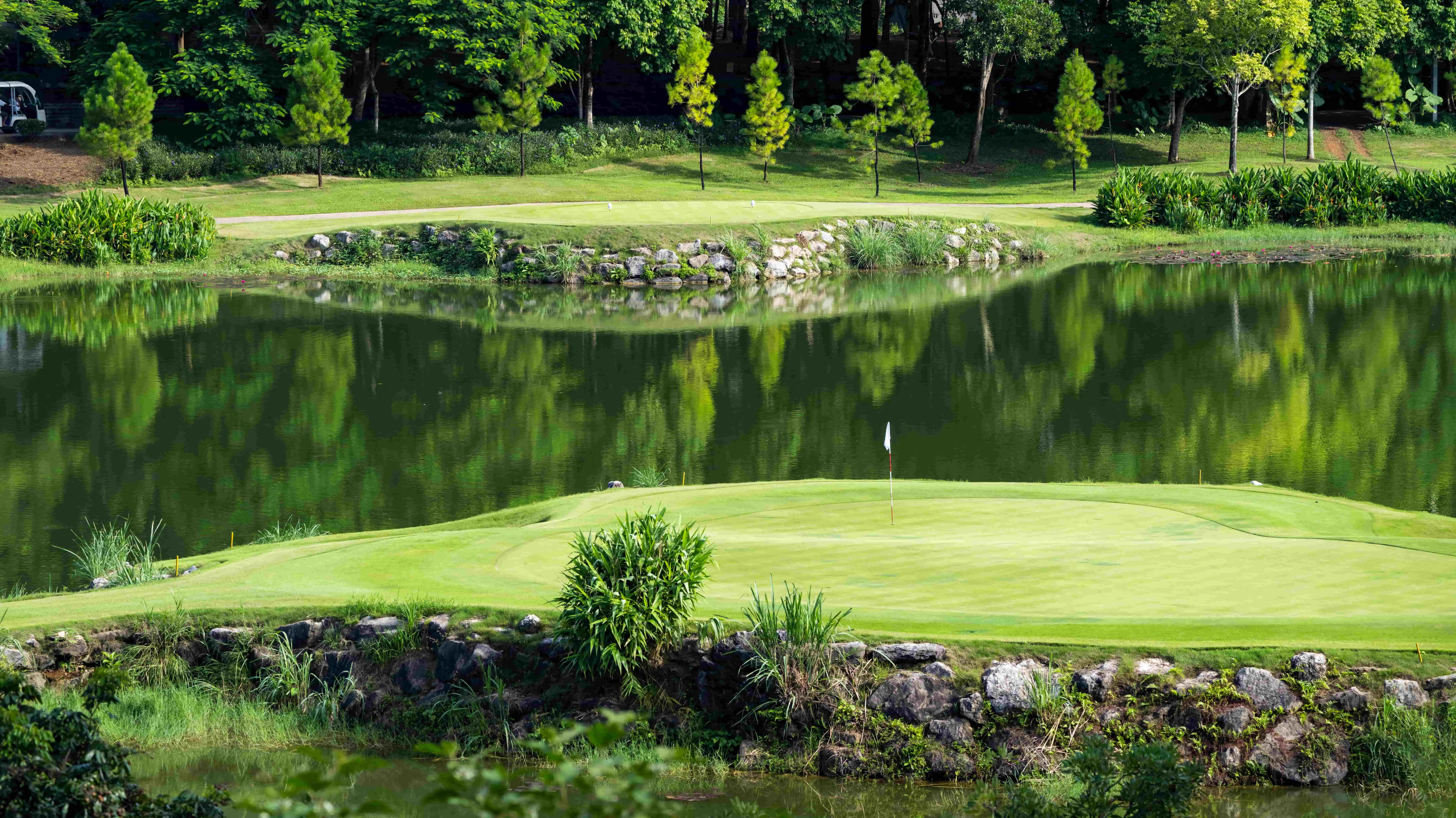 Tràng An Golf & Resort