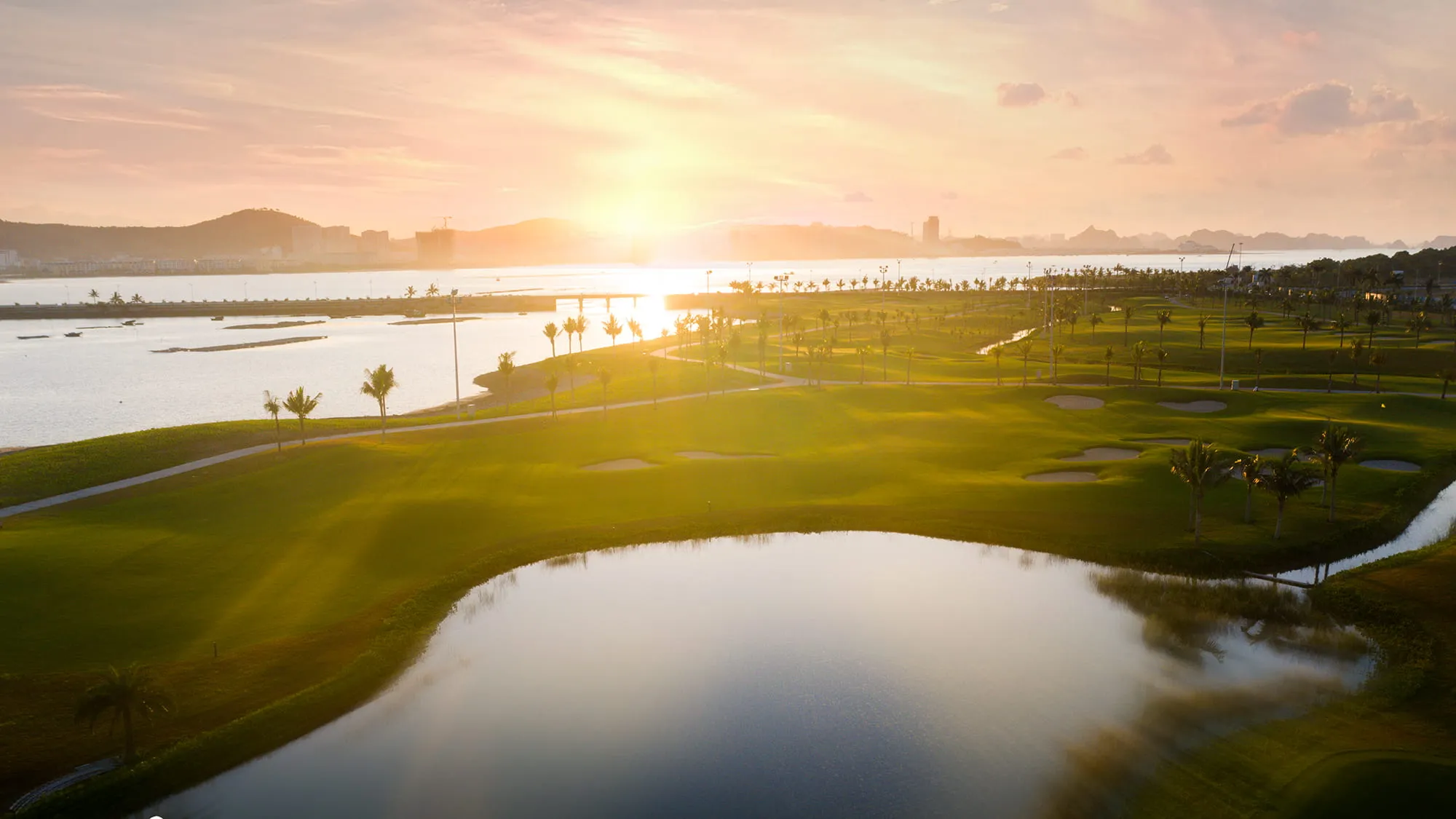 Tuần Châu Golf Resort