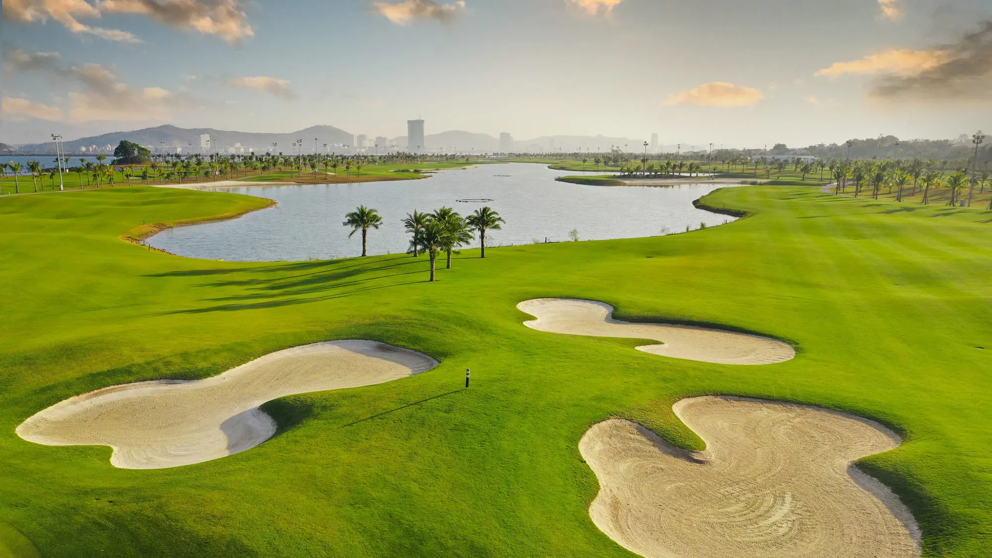 Tuần Châu Golf Resort