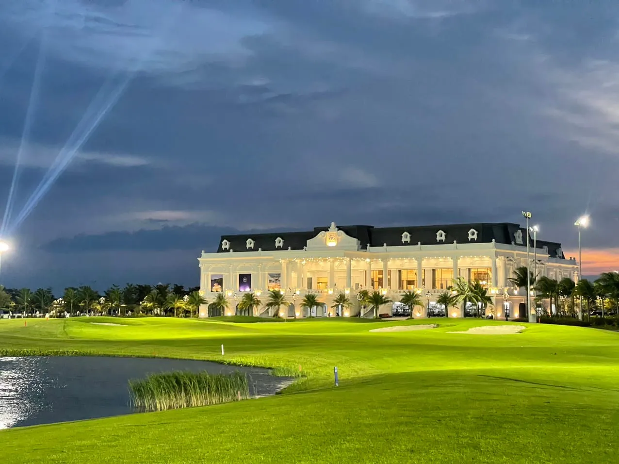 Tuần Châu Golf Resort