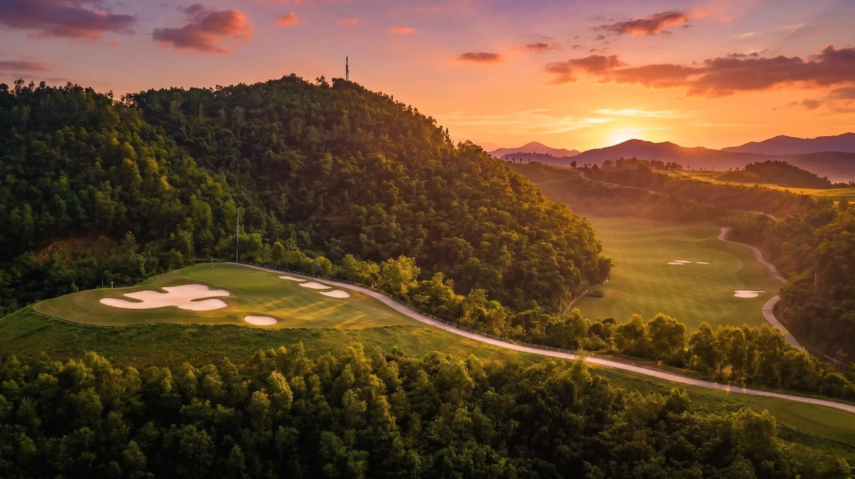 Sân Golf Vân Trì: Bảng Giá, Đặt Sân & Review Chi Tiết 2026