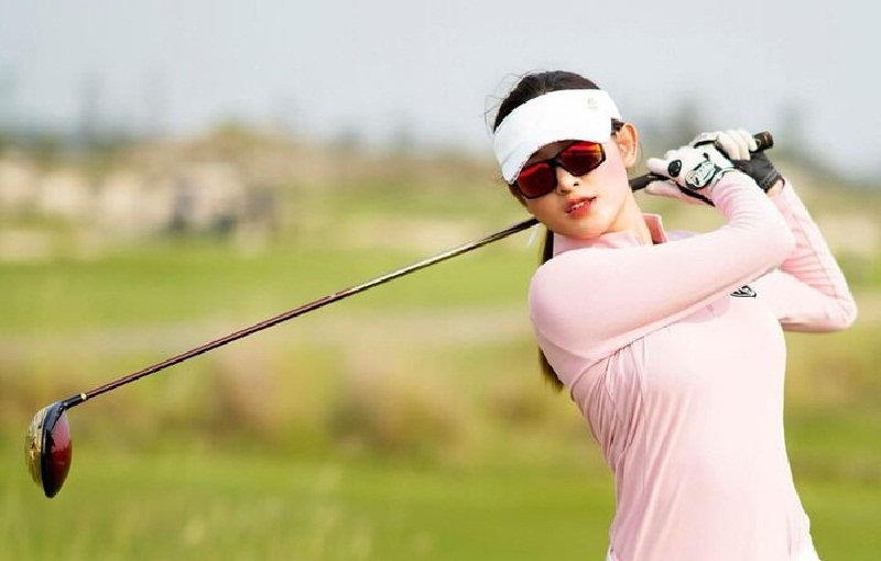 chơi golf trời nắng