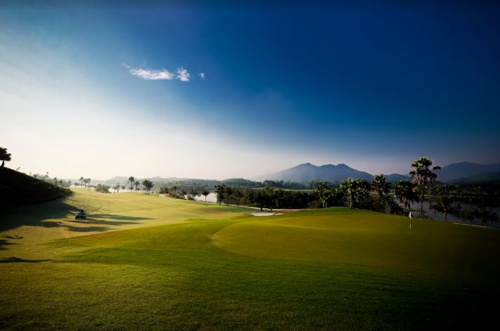 chơi golf giá rẻ