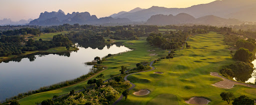 Sân golf skylake